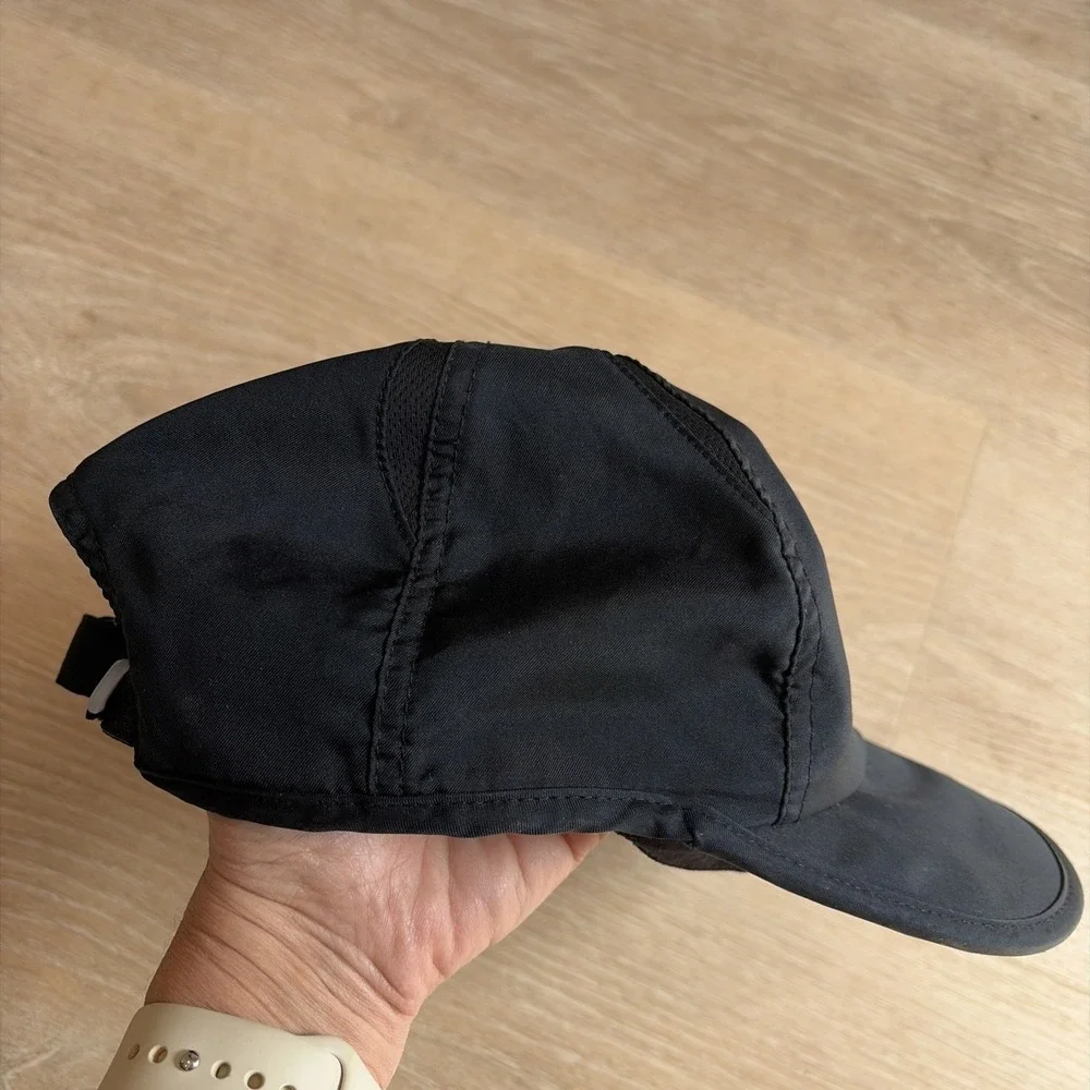 Nike Featherlight Women's Dri-Fit Hat Cap Black White Logo Swoosh‎ Running
